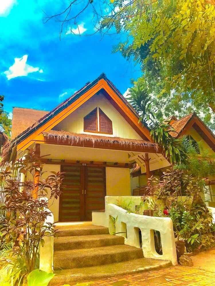 Sunshine Beach Resort 2/100