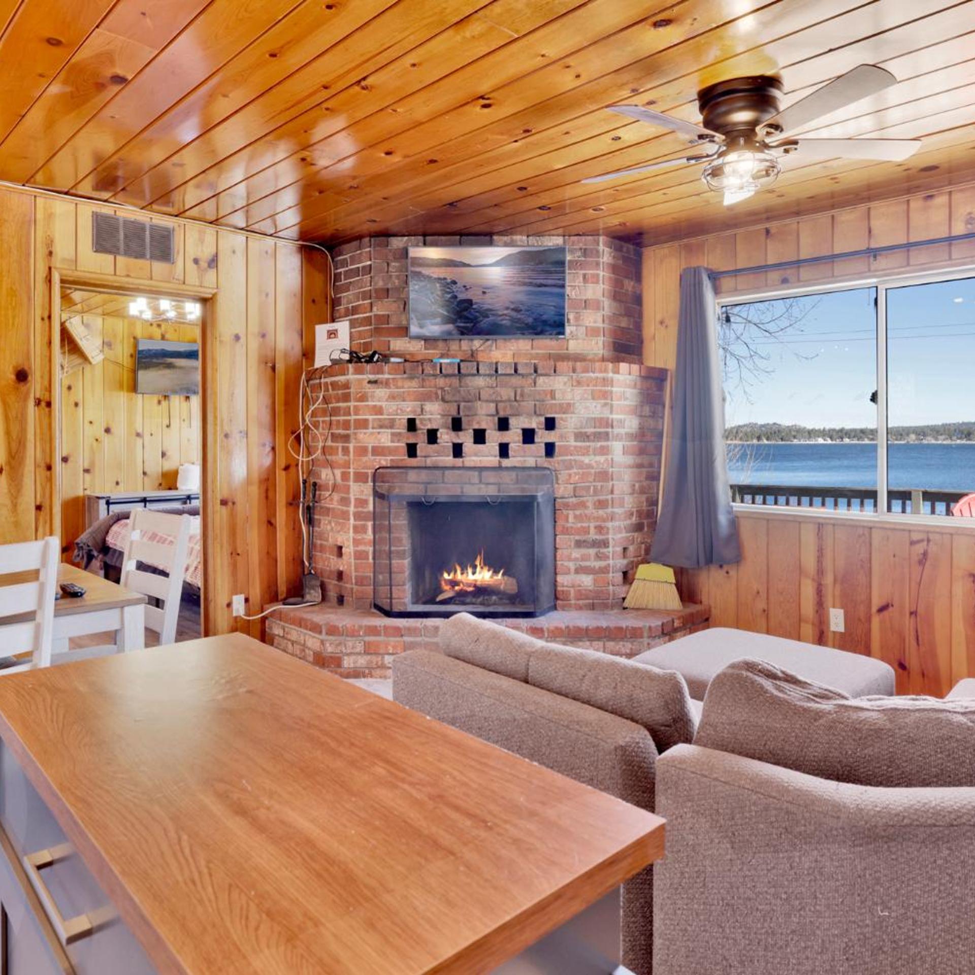 Sunrise Lakefront Family Cabin by Big Bear Vacations 20/39