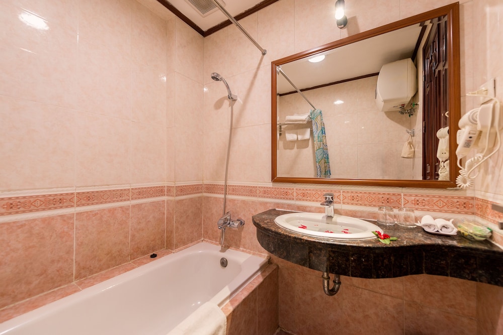 Prince Ii Hotel 55/56