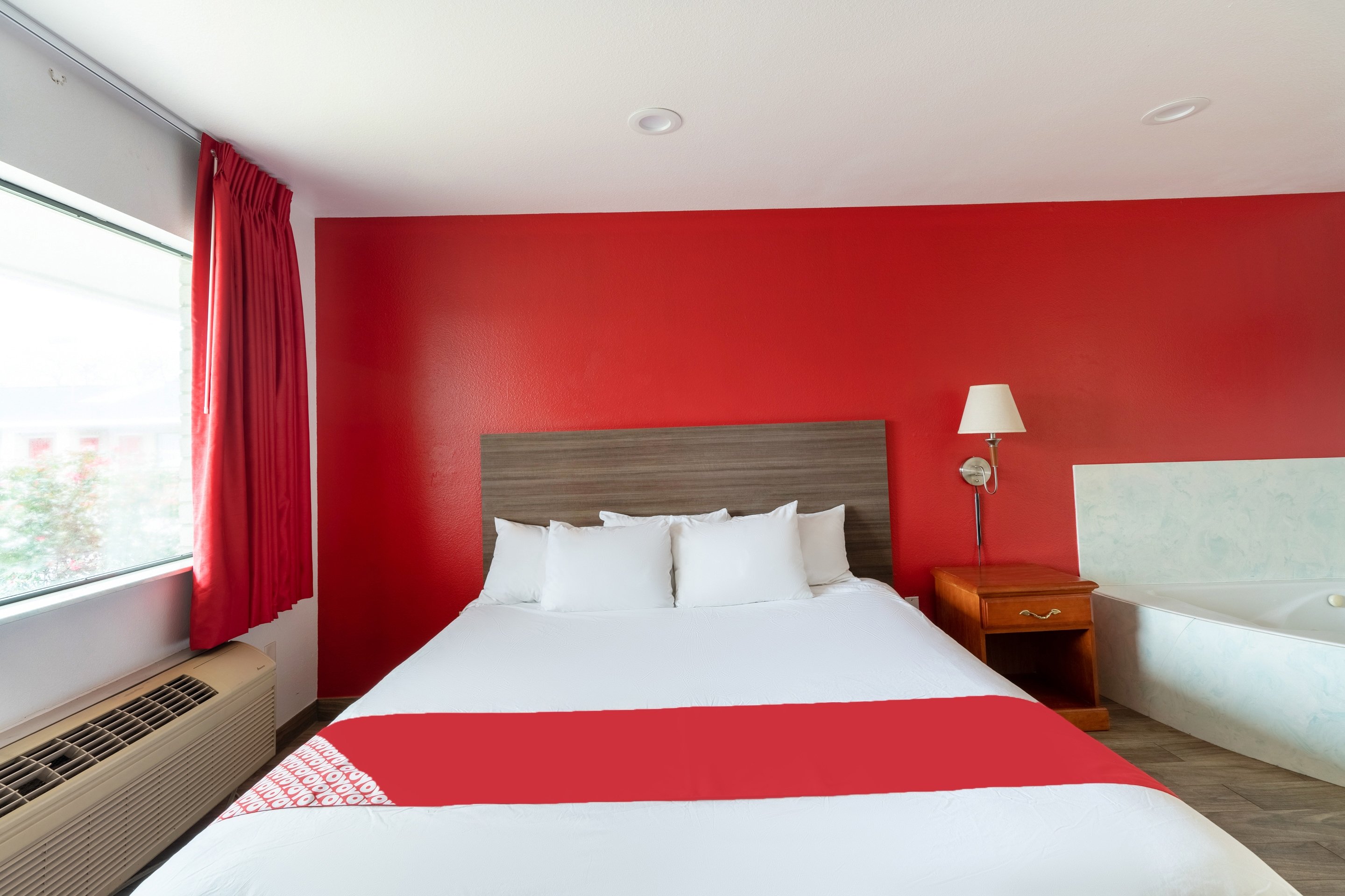 1 BEDROOM, SUITE