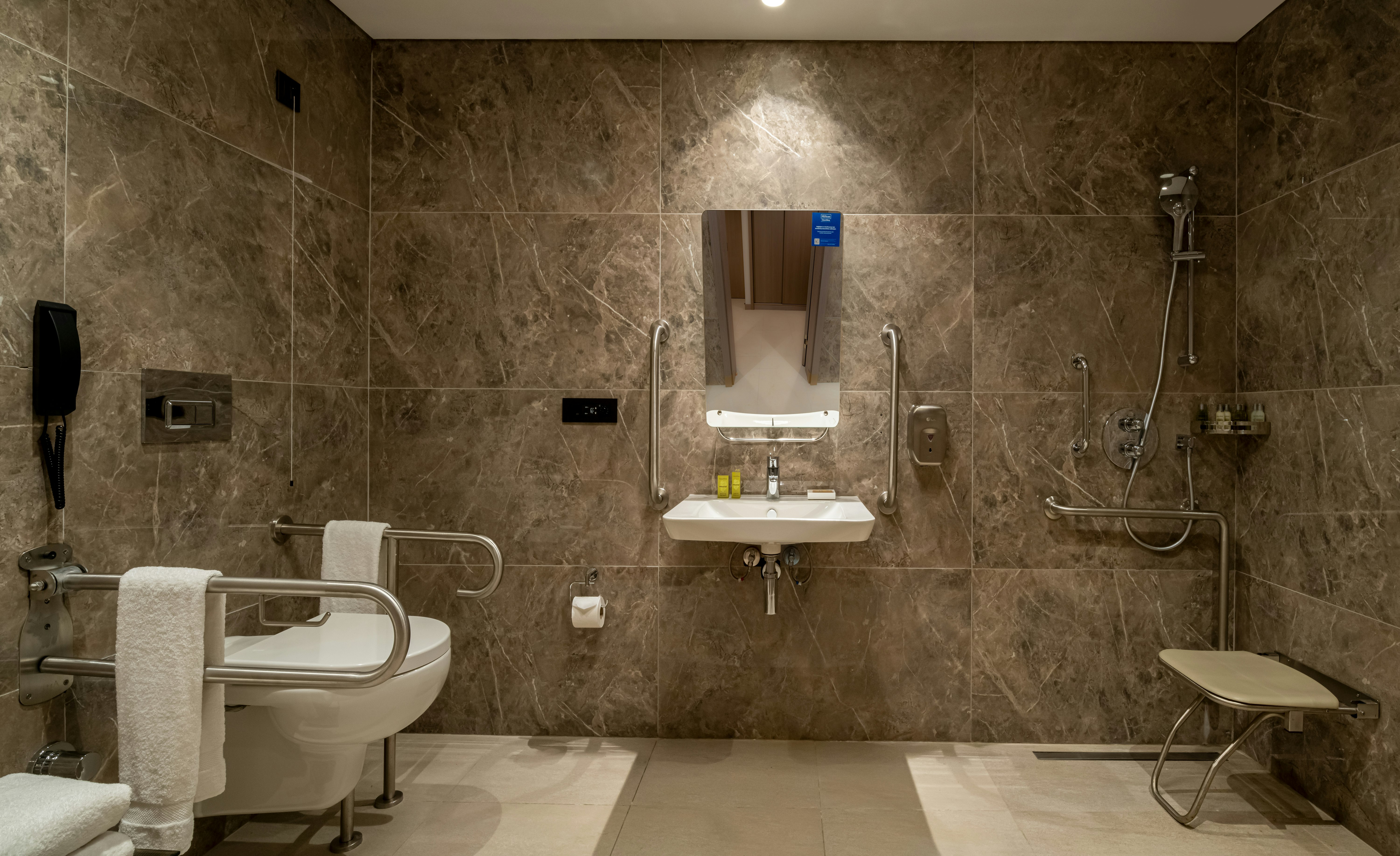 ROOM, KING BED, ACCESSIBLE