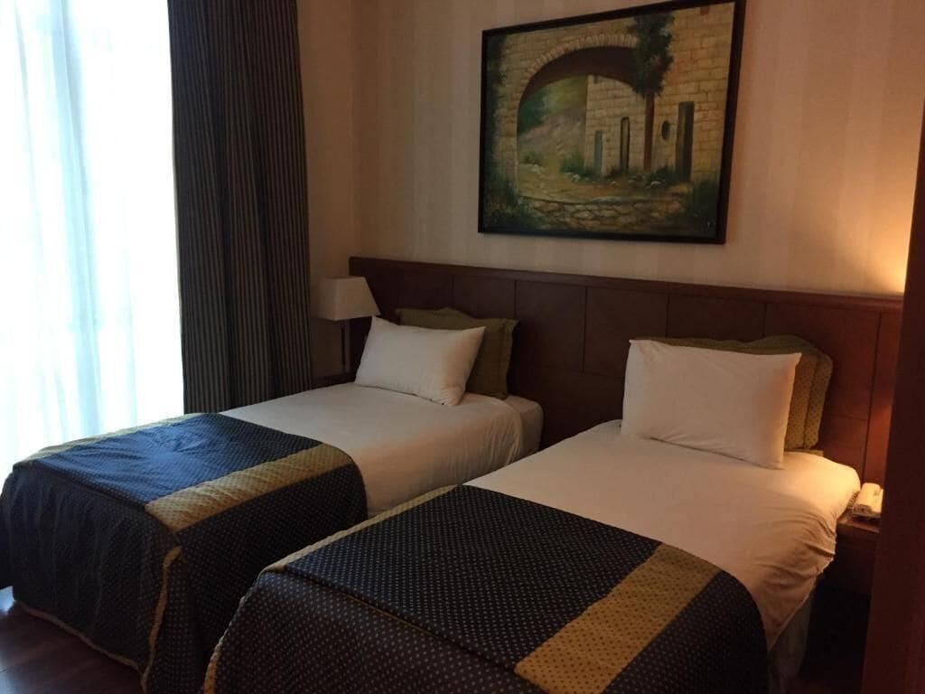 Executive, Suite