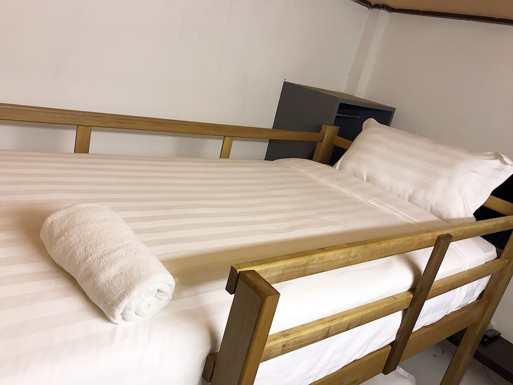 iHouse hotel 15/36