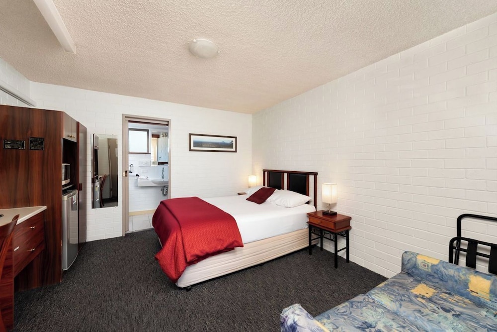 PIGEON HOUSE MOTOR INN 6/31