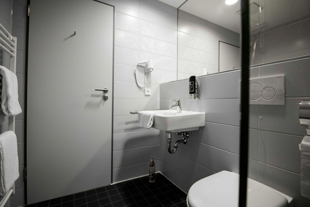 Serways Hotel Remscheid 7/36