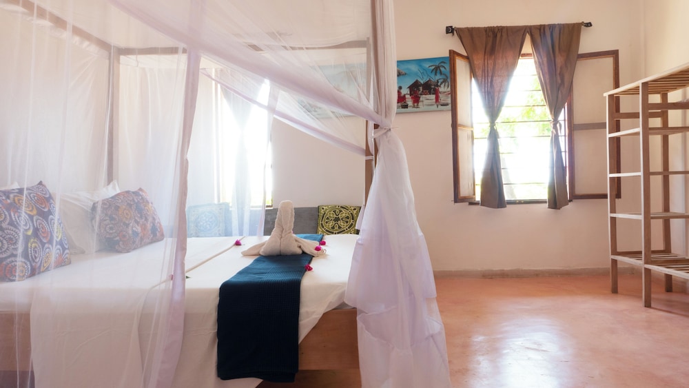Raha Lodge 7/42