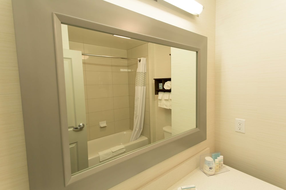 Hampton Inn By Hilton Lloydminster 8/49