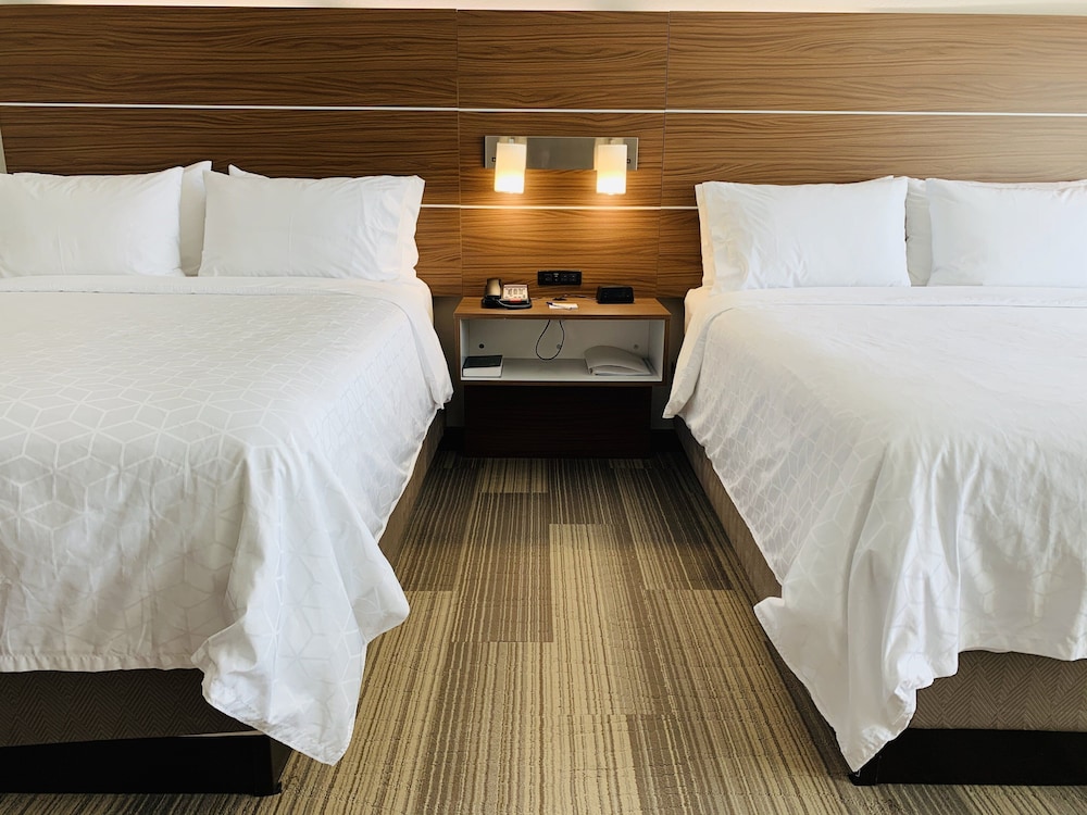 HOLIDAY INN EXPRESS & SUITES MOORE 20/75