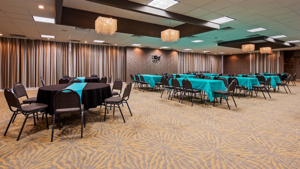 Best Western Plus Landing View Inn & Suites 48/51