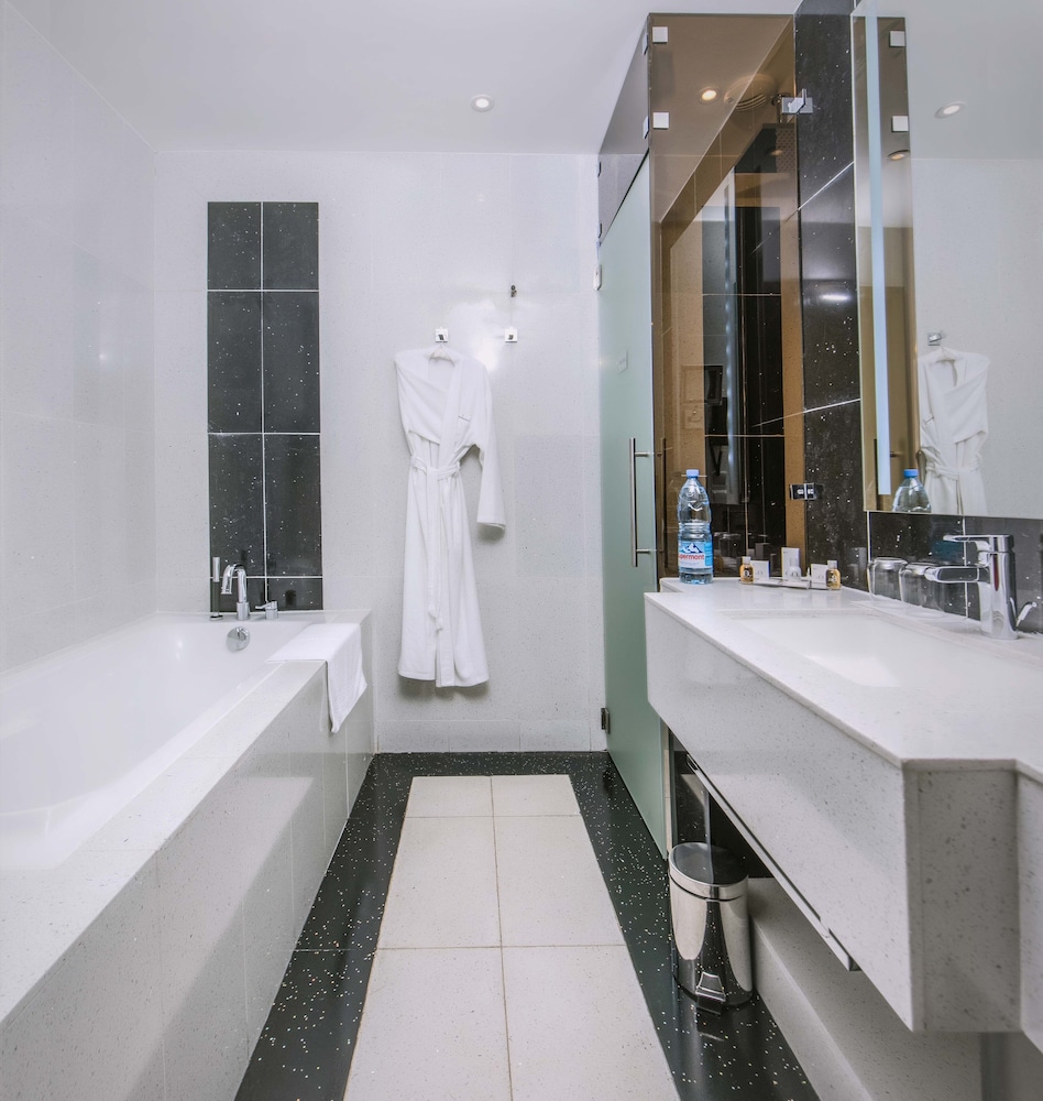 Krystal Palace Douala 37/39