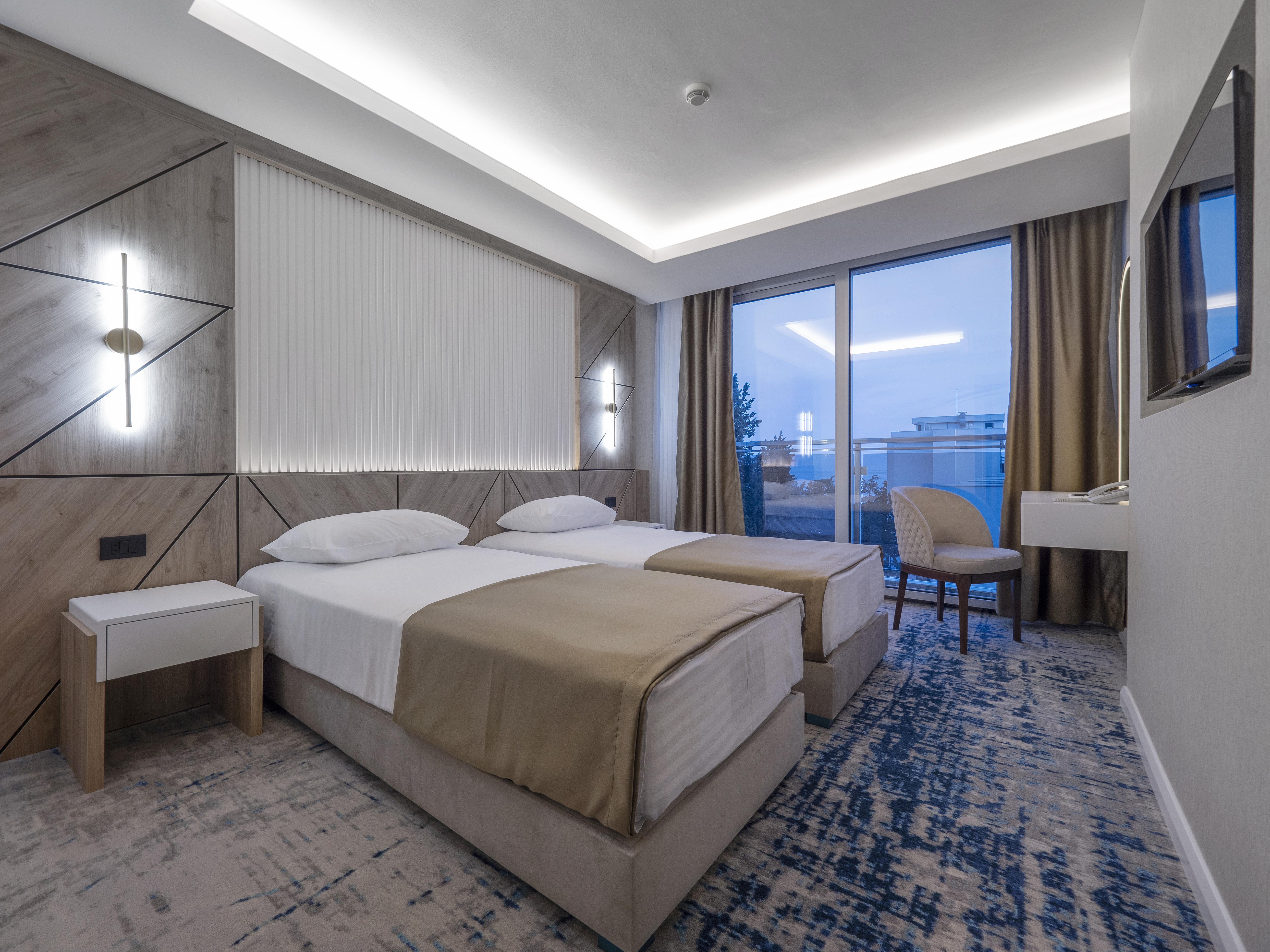 غرفة قياسية بشرفة، Tara Hotel 2/3