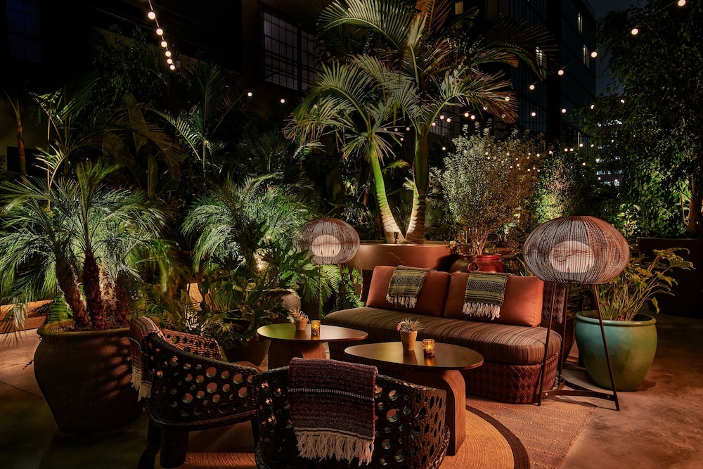 HOLLYWOOD VOLUME, a Tribute Portfolio Hotel 45/50