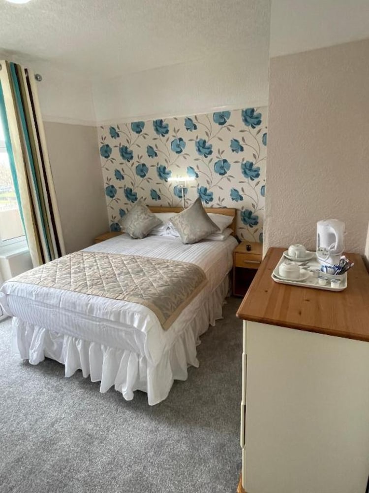 OYO Queens Hotel, Skegness 21/52