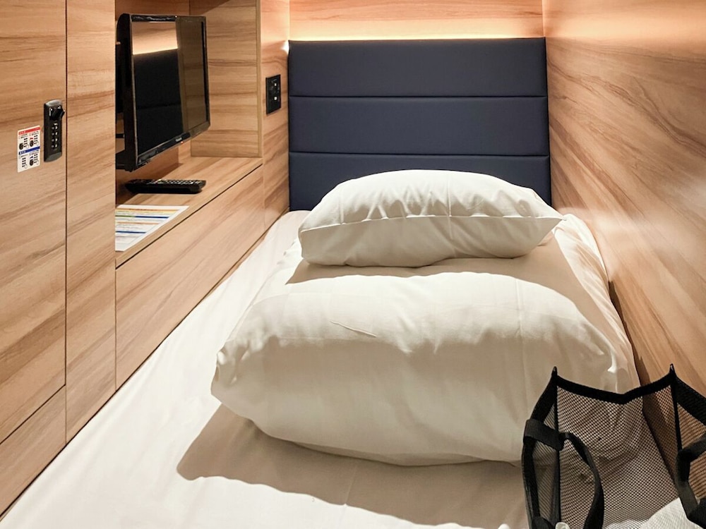 Male Dorm, Cabin