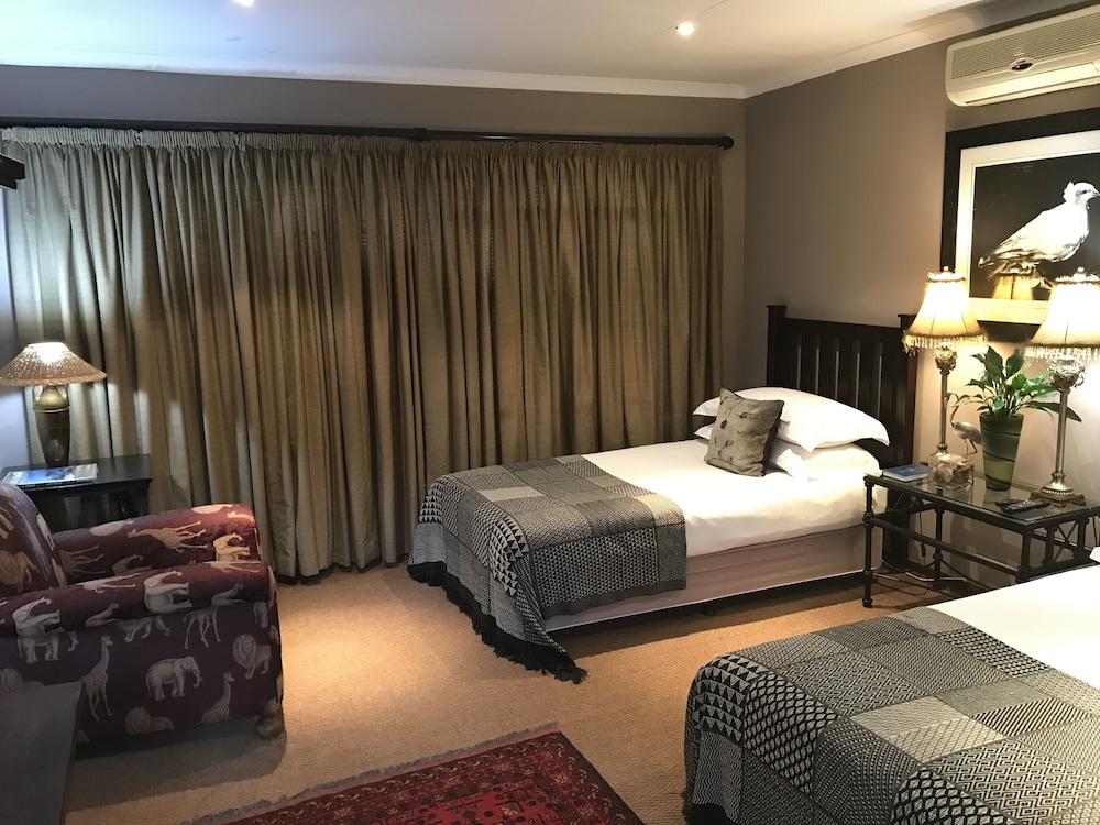 The Crown Guesthouse 3/50