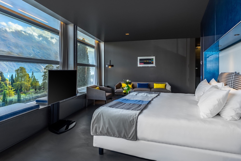 SKY, JUNIOR SUITE, PARK VIEW