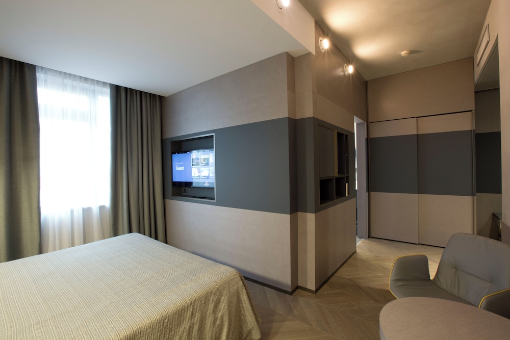 Palace Moderno 28/70