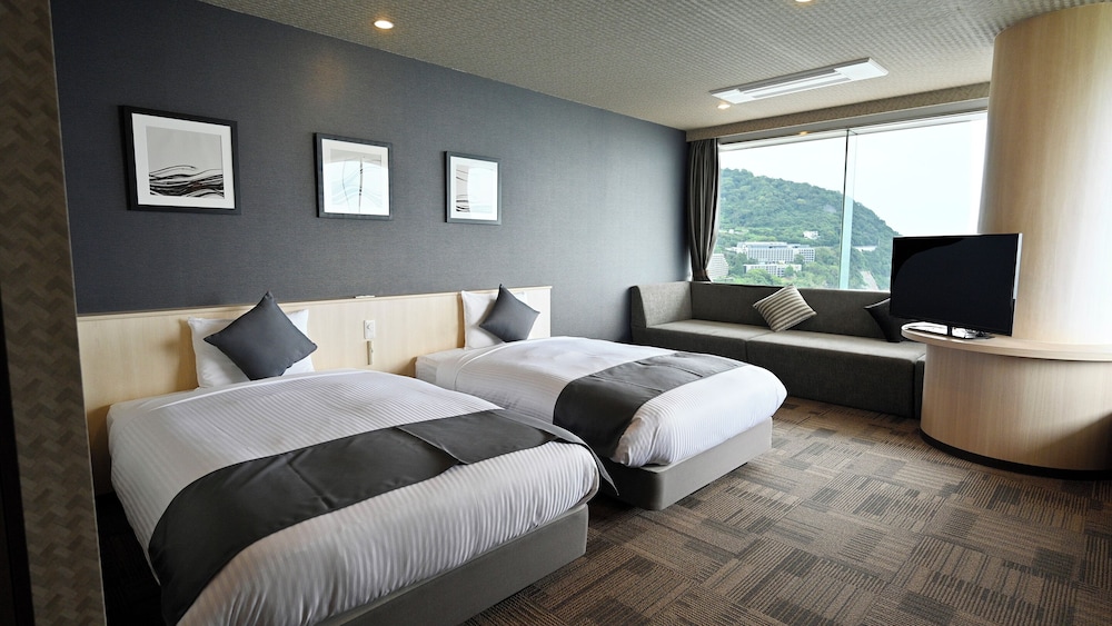 Suite, Twin Beds, Sea Side