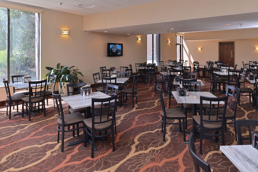 Studio6 Suites Butte, MT I-90 I-15 35/42