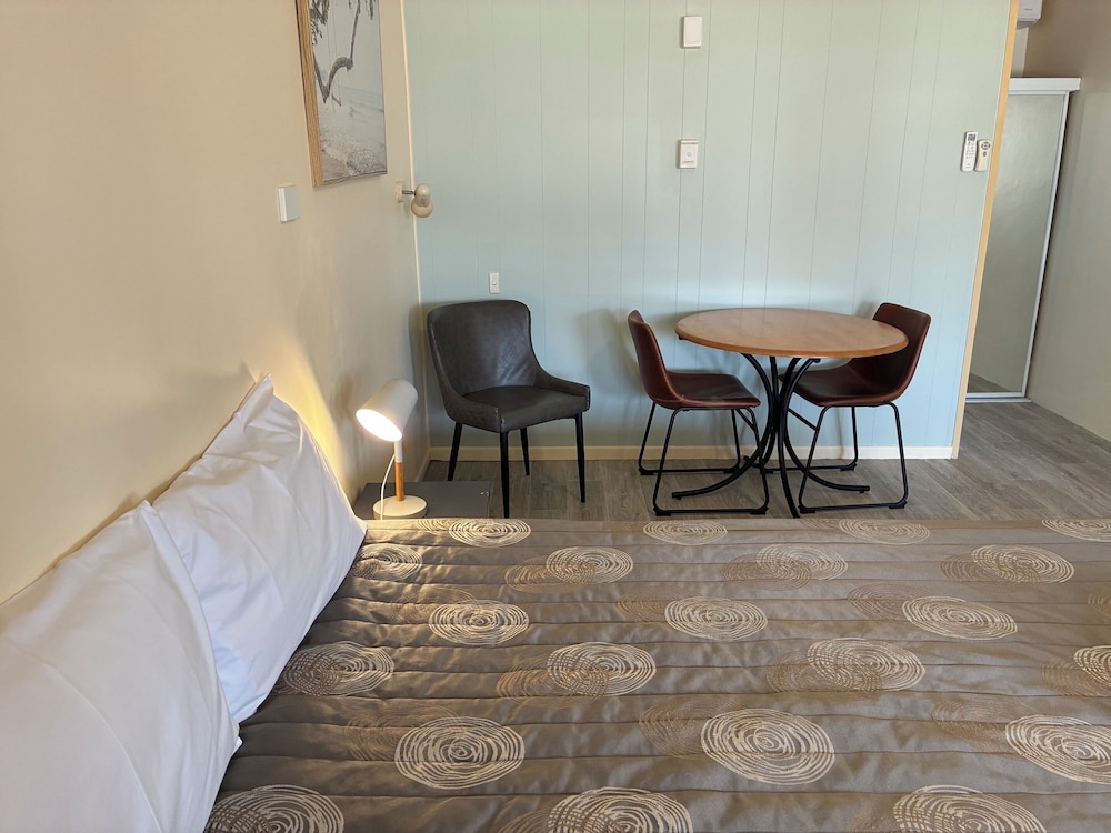 Shady Rest Motel 32/48