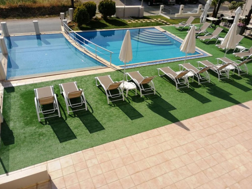 Carisa Suites and Apartments 23/50