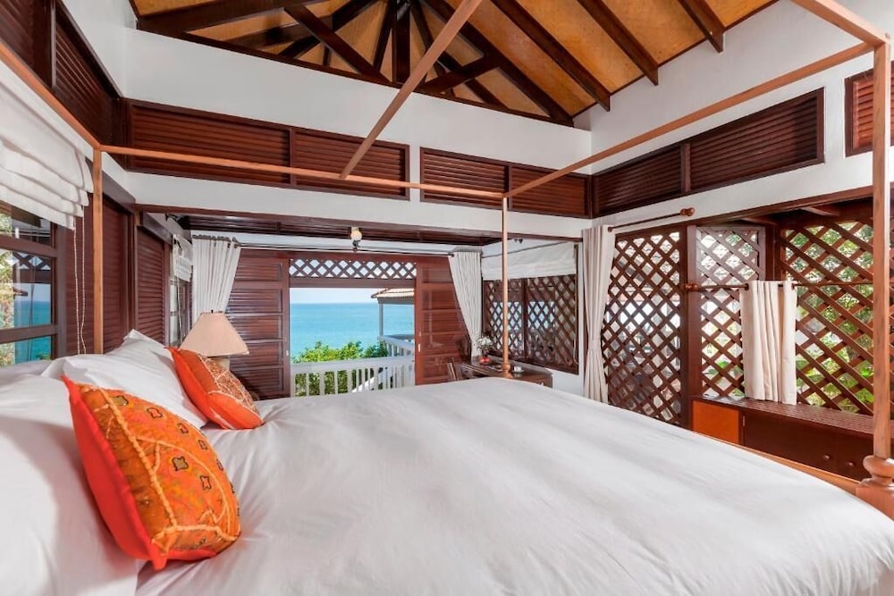3 BEDROOMS, VILLA