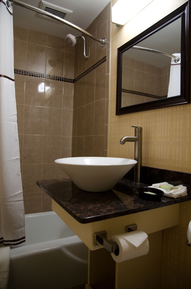 AAshram Hotel by Niagara River 20/23