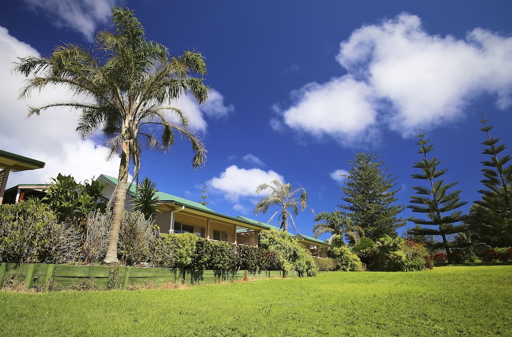 Poinciana Cottages 40/50