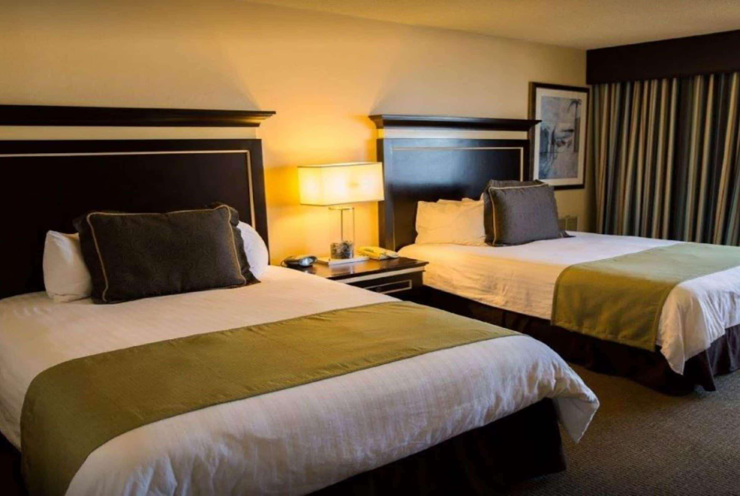 Cove, 2 Queen Beds, with View