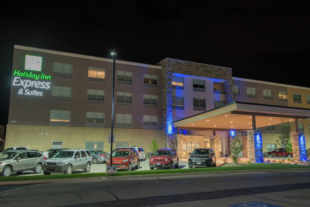 Holiday Inn Express & Suites Dayton North - Vandalia 2/50