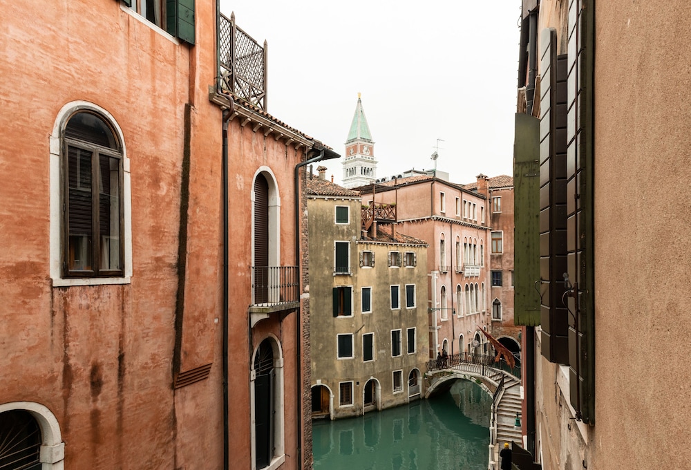 Luxury Venetian Rooms 31/39