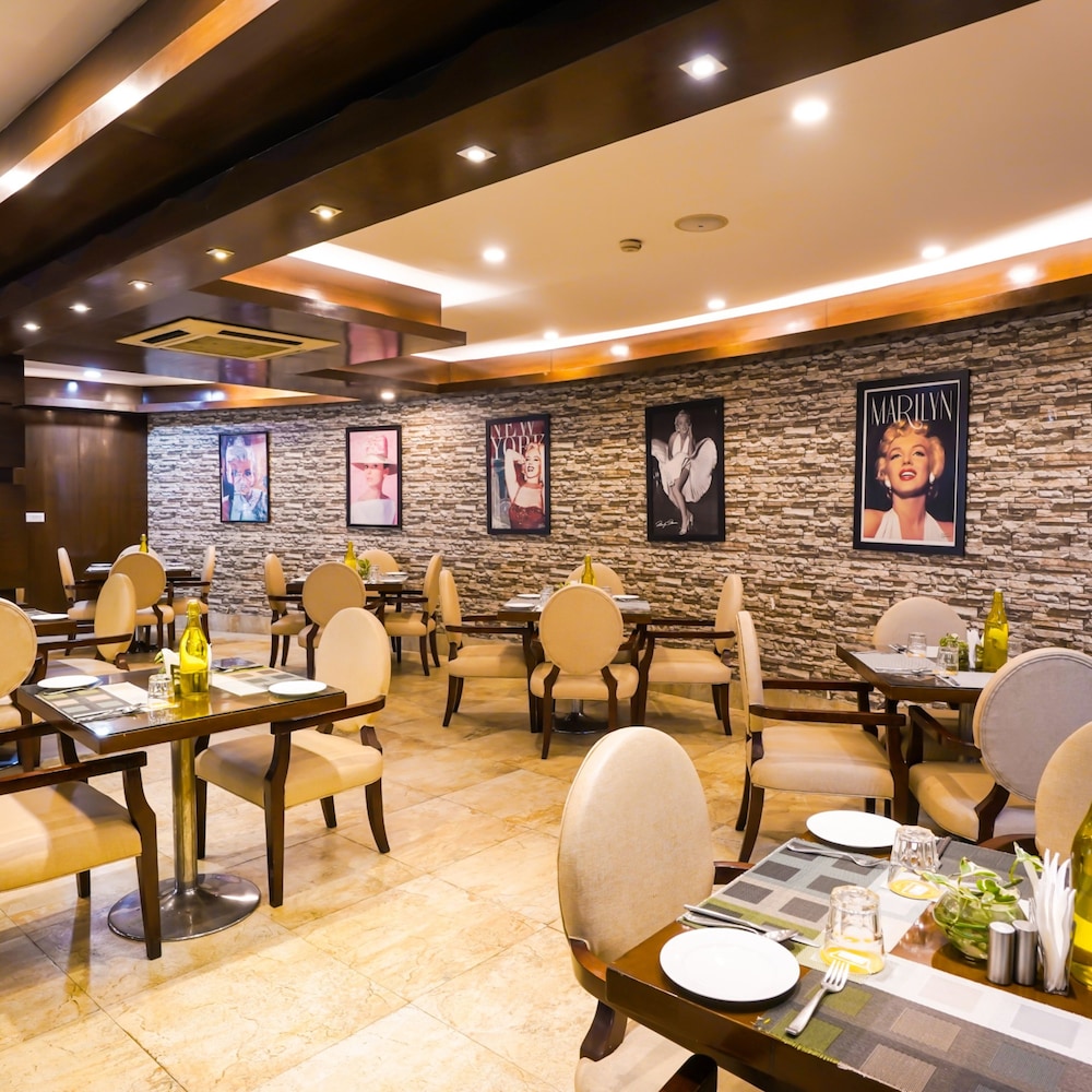 BloomSuites Electronics City (ex. Golden Tulip Hotel Bangalore Electronic City) 36/42