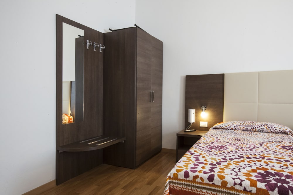 غرفة بسريرين منفصلين بغرفة نوم واحدة، Albergo Amalfi Milano 7/10