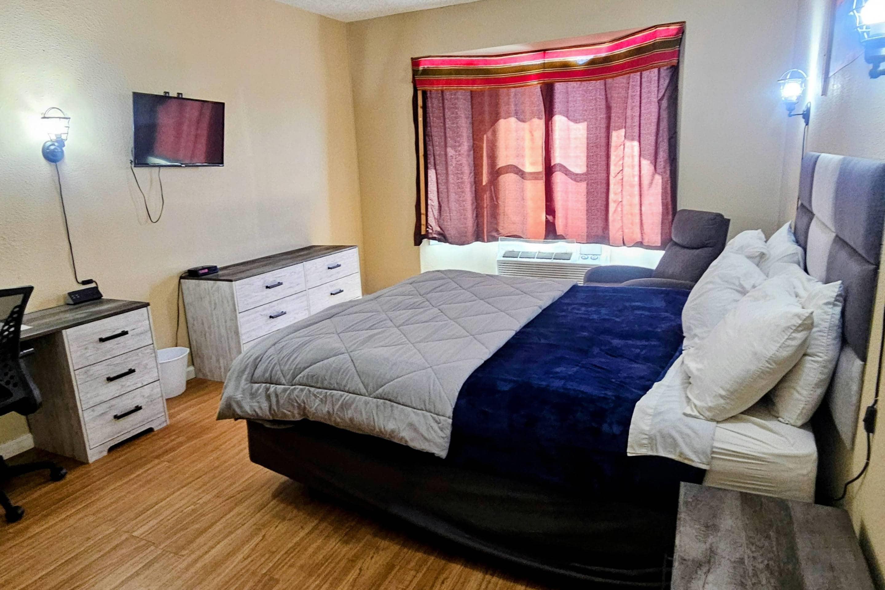 Suite, King Bed