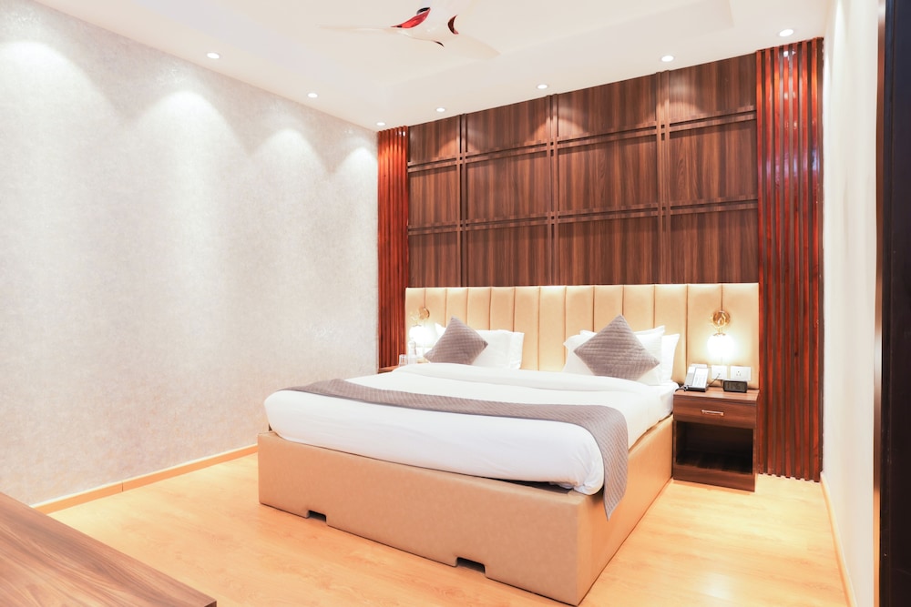 Royal, Studio, Suite, Queen Bed