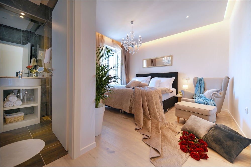 Via Porto Rooms 37/49
