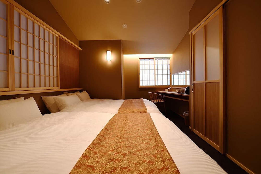 FOUR SEASONS INN KYOTO 8/21