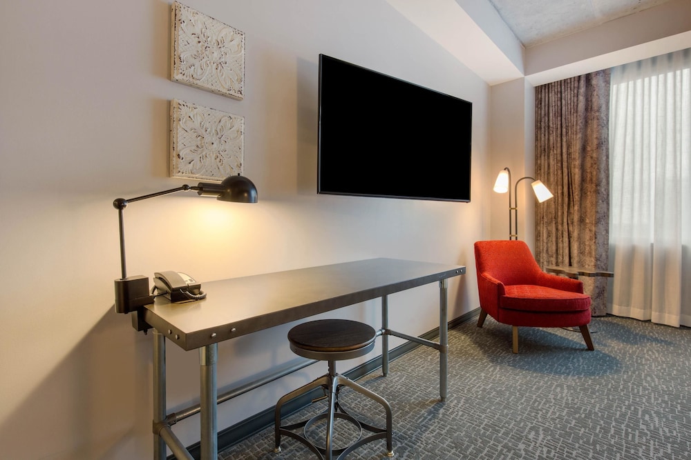 Cambria Hotel Nashville Downtown 54/56
