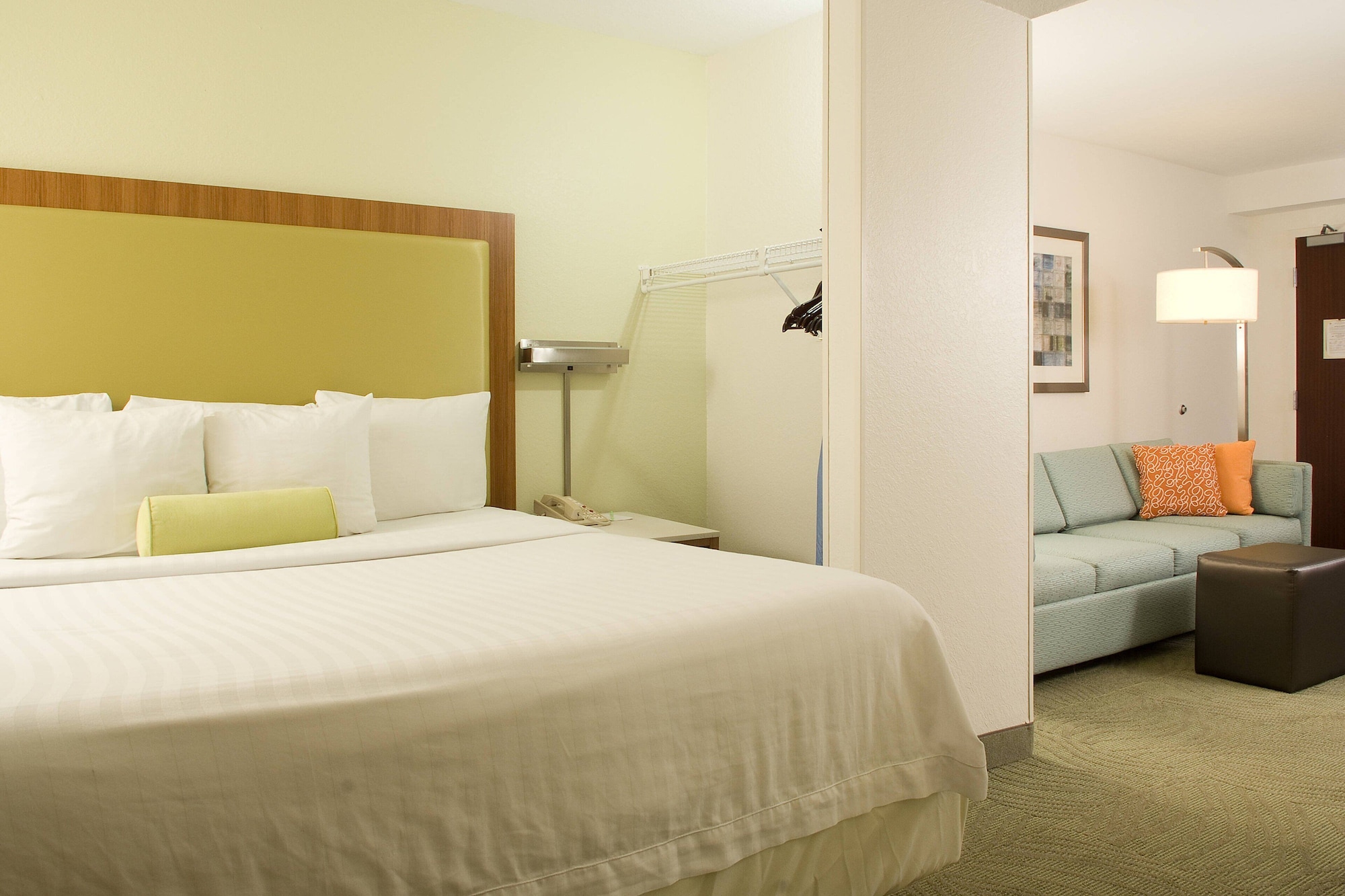 SUITE, KING BED, SOFA