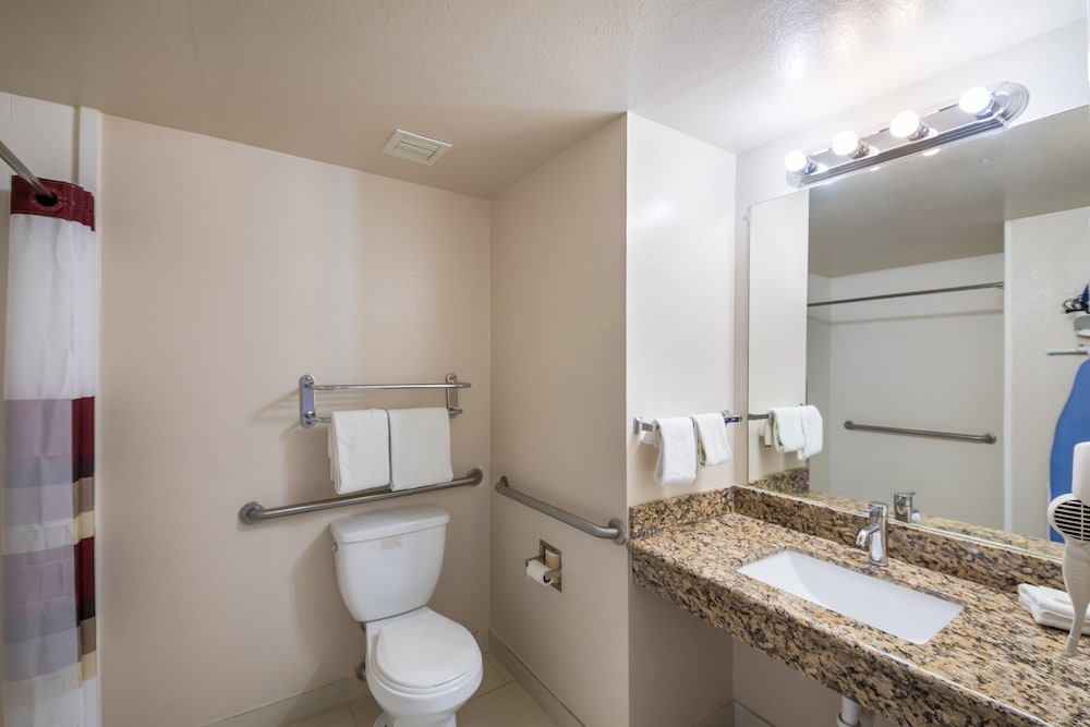 Red Roof Inn & Suites Austin East - Manor 12/22