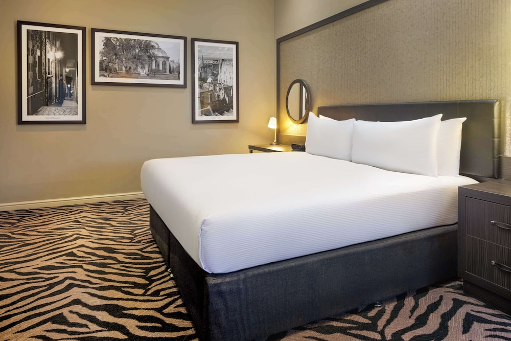 Junior Suite, King Bed, Castle View