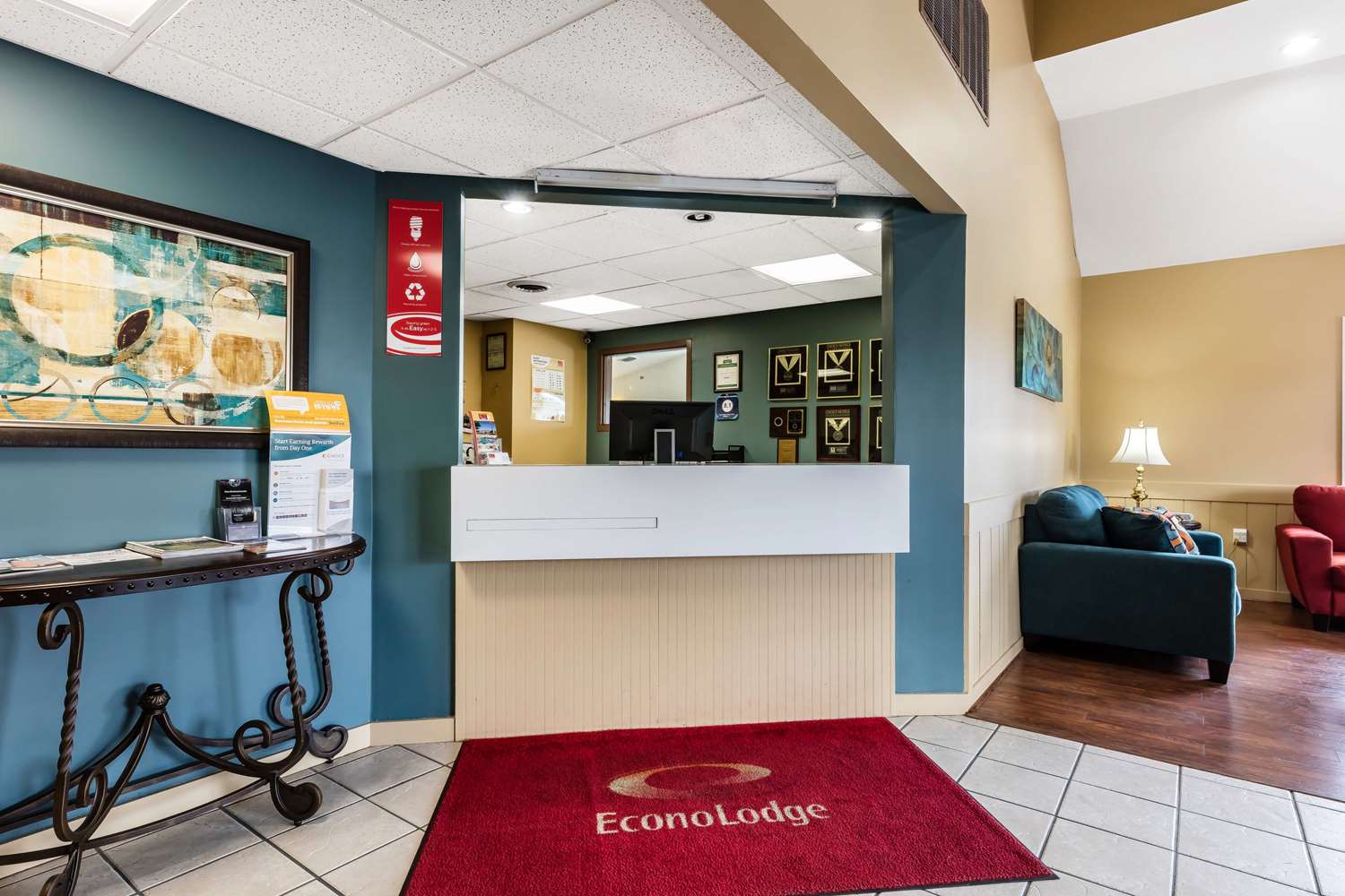 Econo Lodge Inn and Suites Dickson TN 4/14