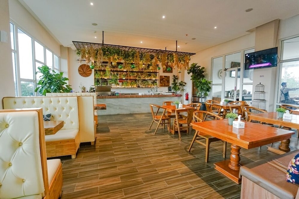 Deli Hotel 50/57