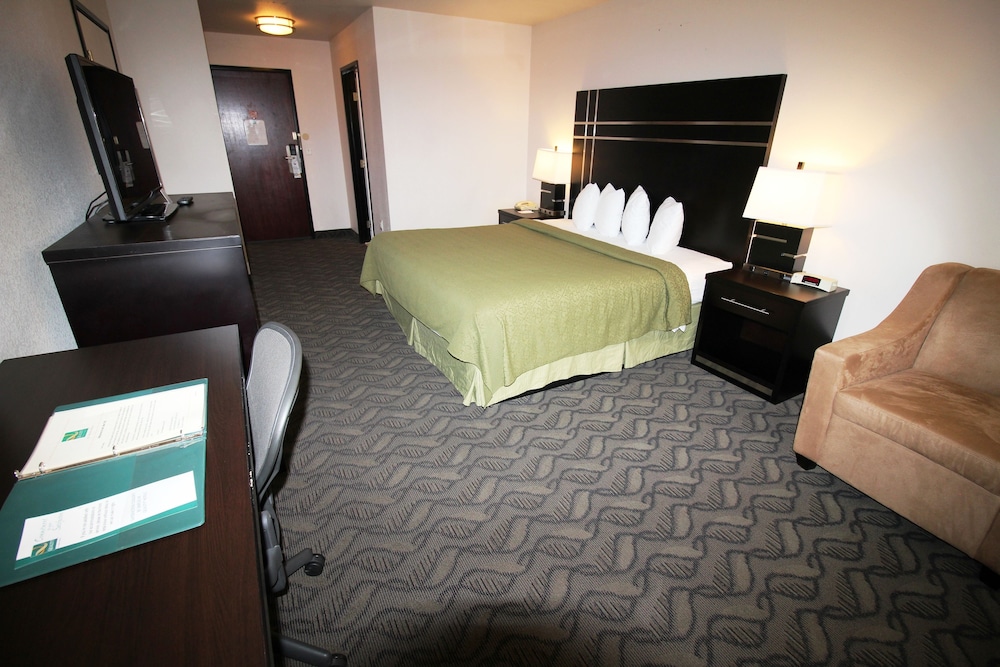 Quality Inn and Suites Airport West 19/57