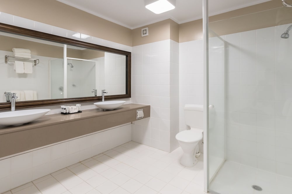 Distinction Hamilton Hotel Conference Centre 47/50