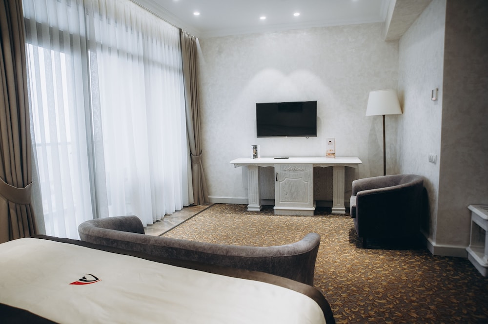 Colosseum Marina Hotel Batumi 31/72