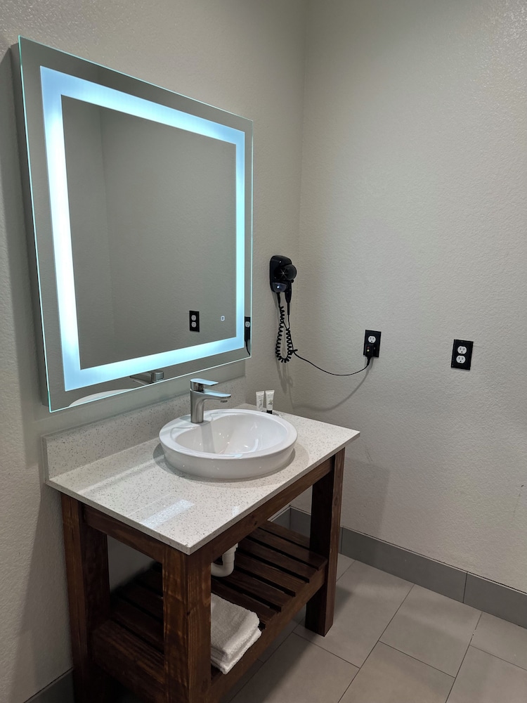 Signature Inn Houston Greenspoint 12/12