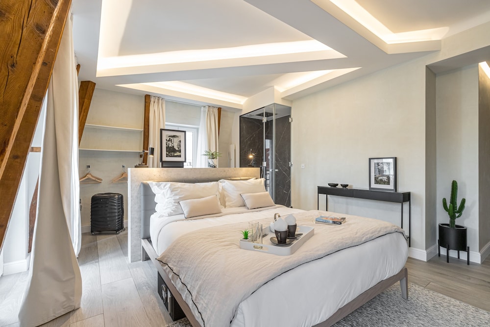 Le Dortoir Multi Storey Luxury Suites 18/50