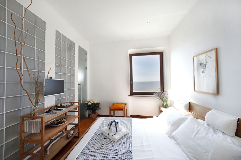STANDARD, DOUBLE BED, SEA VIEW