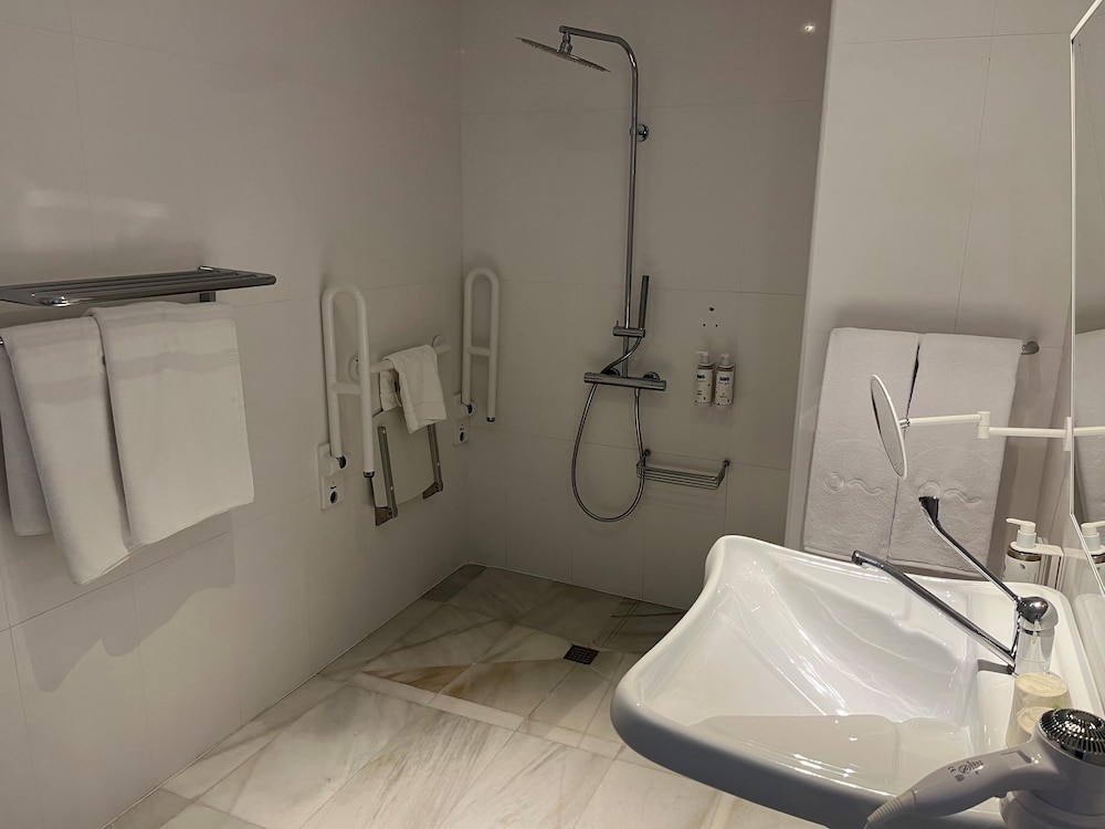 غرفة أساسية بسرير مزدوج بشرفة لذوي الإعاقة، Hotel Aromar 3/4
